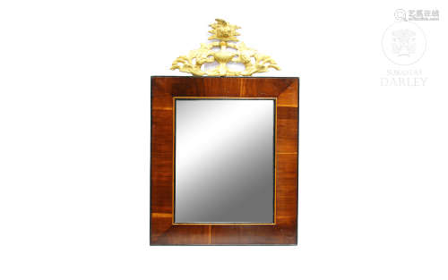 Espejo de madera chapeada con copete tallado y dorado, med.s.XX