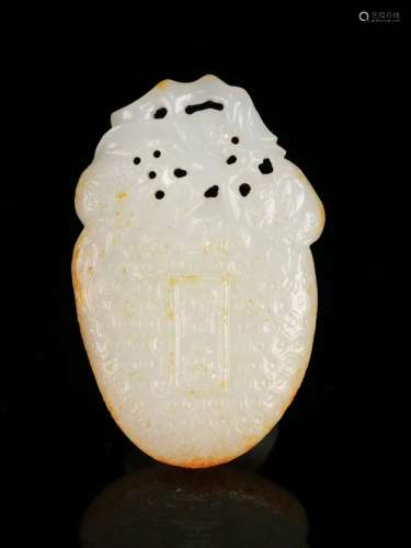A Hetian Jade Fast-Ring Pendant