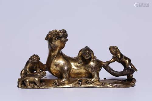 A Gilding Bronze Lions Paperweight