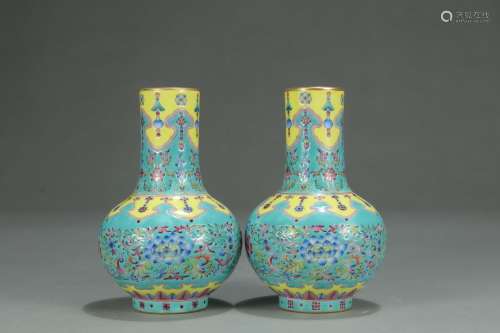 A Pair of Daqing-Yongzheng-Nianzhi Mark Famille Rose Floral Pattern Vases