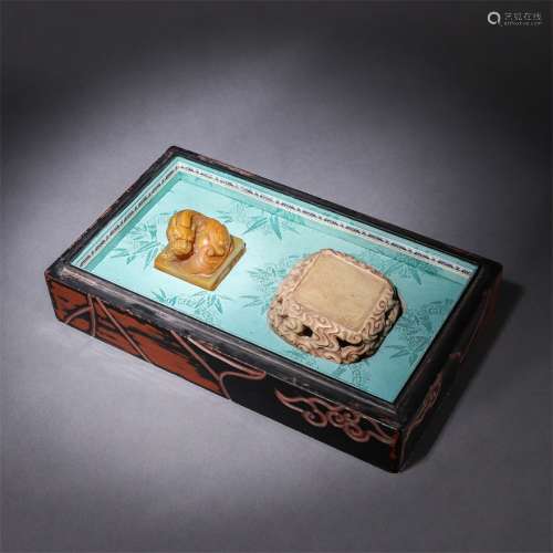 A Tianhuang Stone Beast Button Seal with Original Lacquer Box