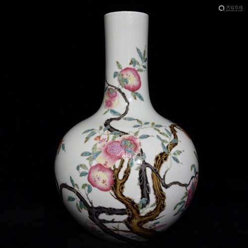 A Chinese Porcelain Daqing-Yongzheng-Nianzhi Mark Femille Rose Bottle Vase With Pattern