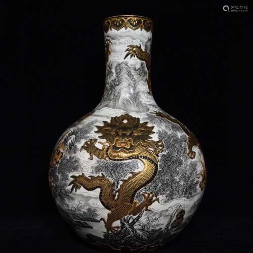 A Chinese Porcelain Daqing-Qianlong-Nianzhi Mark Mocai Gilt Potery Vase