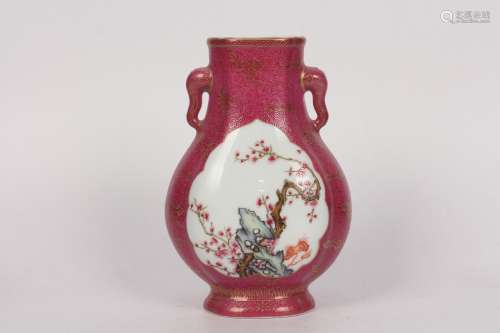 A Chinese Porcelain Daqing-Yongzheng-Nianzhi Mark Red Glaze Gilt Flower Painted Ear Vase