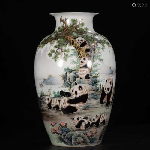 A Chinese Porcelain Daqing-Qianlong-Nianzhi Mark Enameled Potery Vase