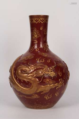 A Chinese Porcelain Daqing-Qianlong-Nianzhi Mark Red Glaze Gilt Dragon Moon Flask