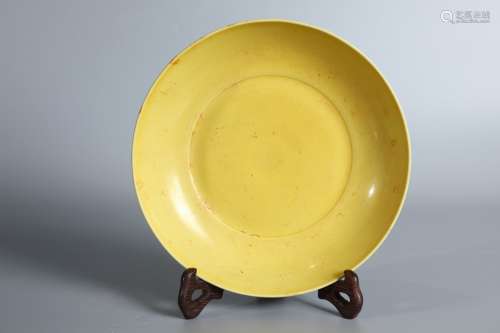 A Chinese Porcelain Daming-Chenghua-Nianzhi Mark Yellow Glaze Plate
