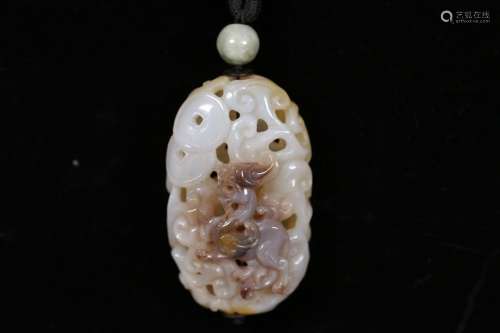 A Chinese Agate Dragon Carved Sachet Pendant