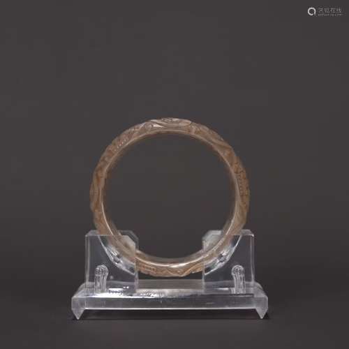 A Chinese Crystal Beast Carved Bangle