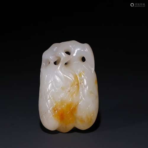 A Chinese Hetian Jade Litchi Pattern Pendant