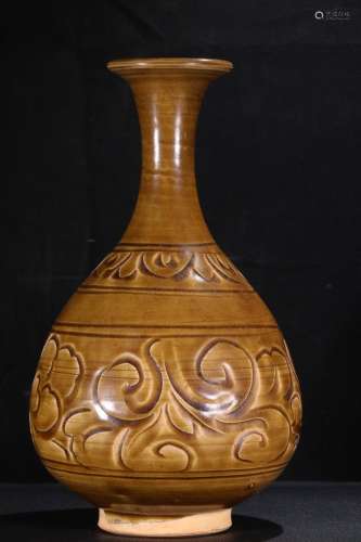 A Chinese Porcelain Yaozhou Kiln Yellow Glaze Yuhuchun Vase
