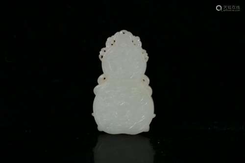 A Chinese Hetian Jade Gourd Carved Pendant
