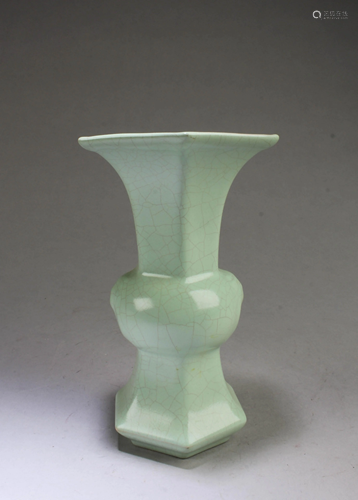 Chinese Ruyao Vase