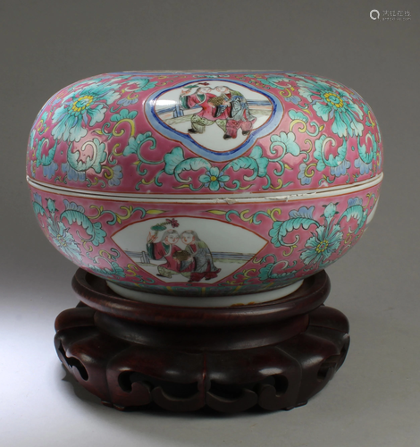 Chinese Porcelain Box with wooden stand