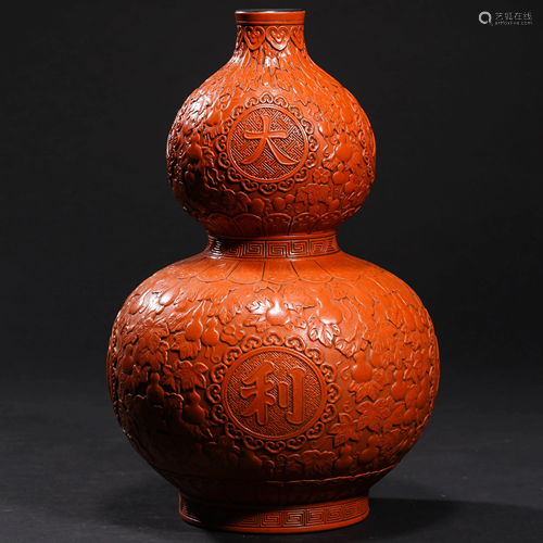 A IMITATED LACQUERWARE PORCELAIN GOURD SHAPED VASE