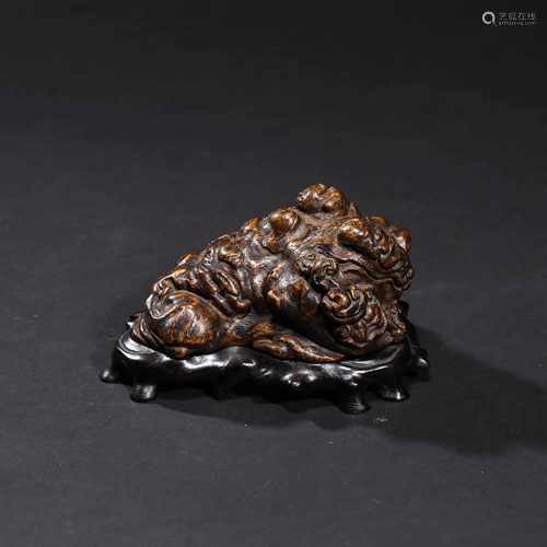 AN EAGLEWOOD TOAD ORNAMENT