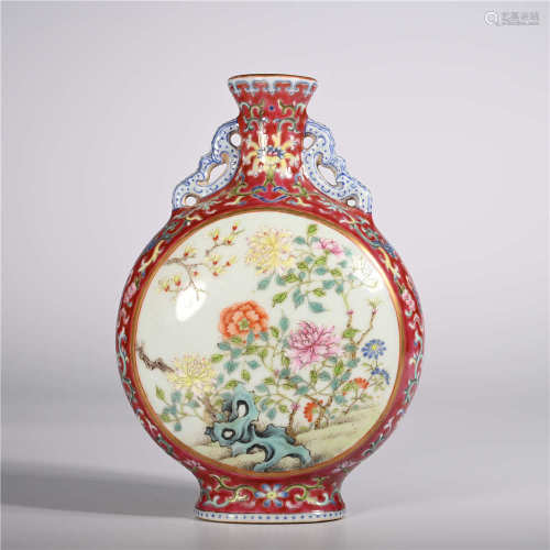 Qianlong of Qing Dynasty      Pink flat bottle