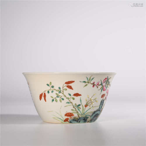 Yongzheng of Qing Dynasty         Pink horseshoe cup