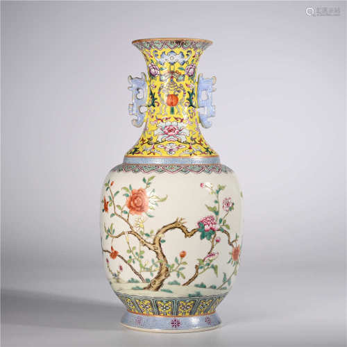 Qing Daoguang      Pastel bottle with two ears
