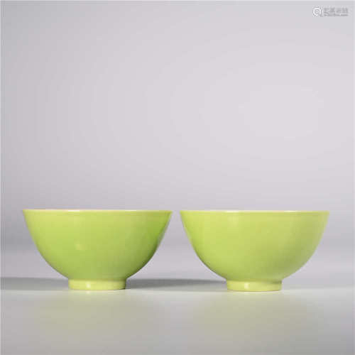 Yongzheng of Qing Dynasty         A pair of green glaze small cups