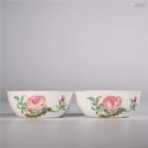 Yongzheng of Qing Dynasty         A pair of famille rose bowls