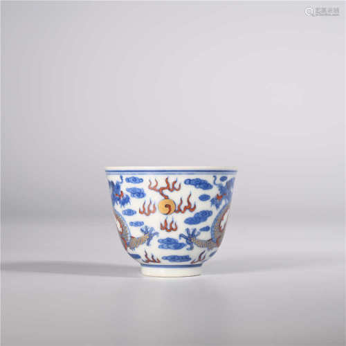 Qianlong of Qing Dynasty         Blue and white small cup with dragon pattern