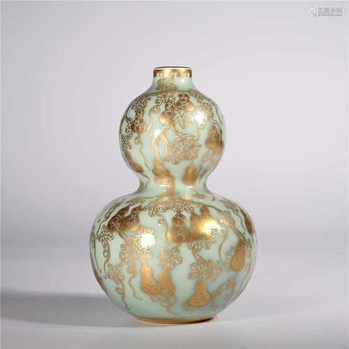 Qing Daoguang     Famille rose bottle