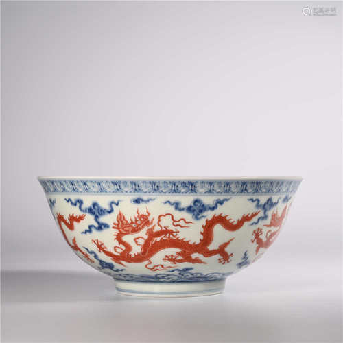 Mingchenghua       Blue and white porcelain bowl with dragon pattern