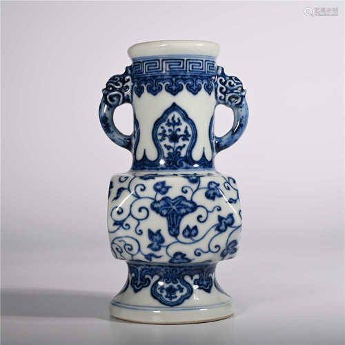 Yongzheng of Qing Dynasty      Blue and white bottle with ears