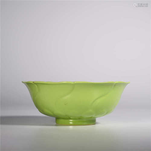 Yongzheng of Qing Dynasty       Green glazed bowl