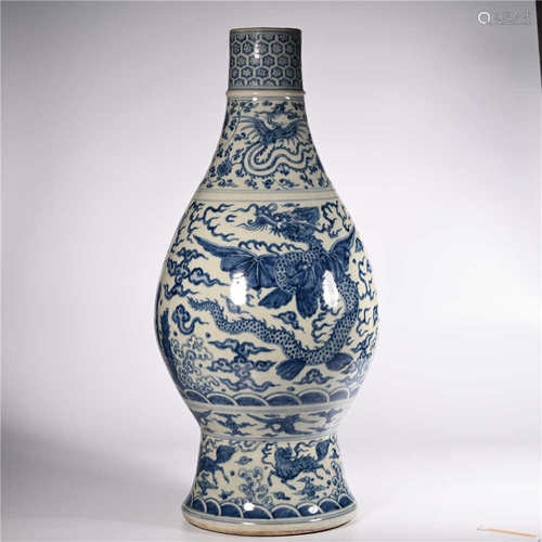 the Ming dynasty       Blue and white bottle with dragon pattern