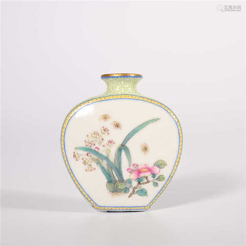 Qianlong of Qing Dynasty       Pink snuff bottle