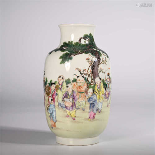 Yongzheng of Qing Dynasty        Famille rose figure lantern bottle