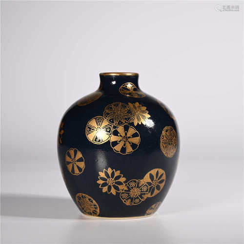 Yongzheng of Qing Dynasty       Pastel pot