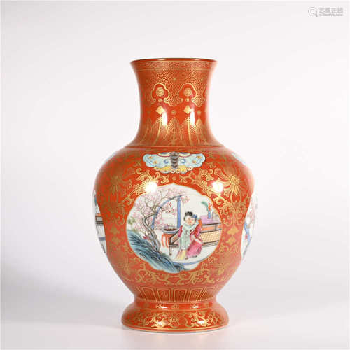 Qianlong of Qing Dynasty       Pastel bottle