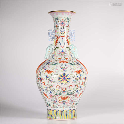 Jiaqing of Qing Dynasty       Pastel bottle with two ears