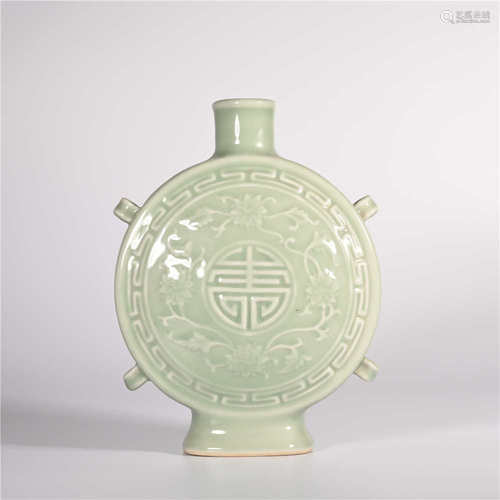 Qianlong of Qing Dynasty        Azure glaze flat bottle