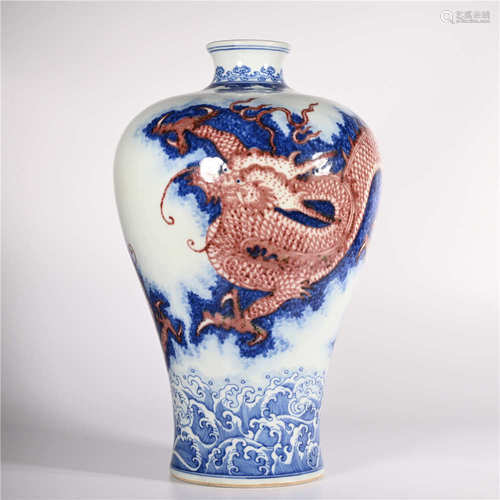 Qianlong of Qing Dynasty     Blue and white plum vase with red dragon pattern