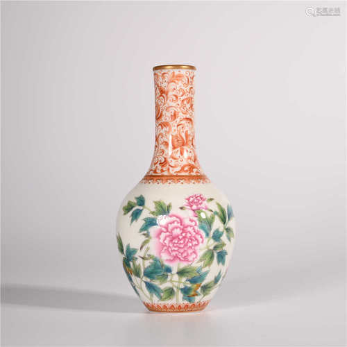 Qianlong of Qing Dynasty        Pastel bottle