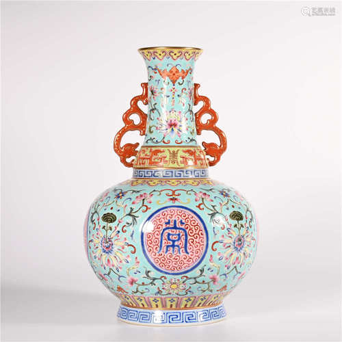 Qianlong of Qing Dynasty        Pastel bottle with two ears