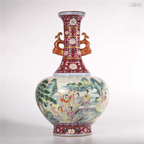 Qianlong of Qing Dynasty       Pastel bottle with two ears