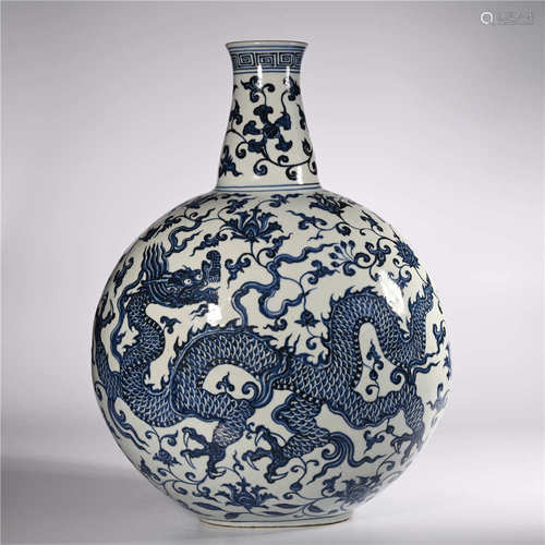 Ming Yongle         Blue and white vase with dragon pattern