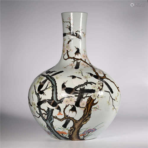 Qianlong of Qing Dynasty       Pastel bottle