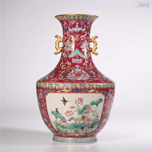 Qianlong of Qing Dynasty       Pastel bottle with two ears