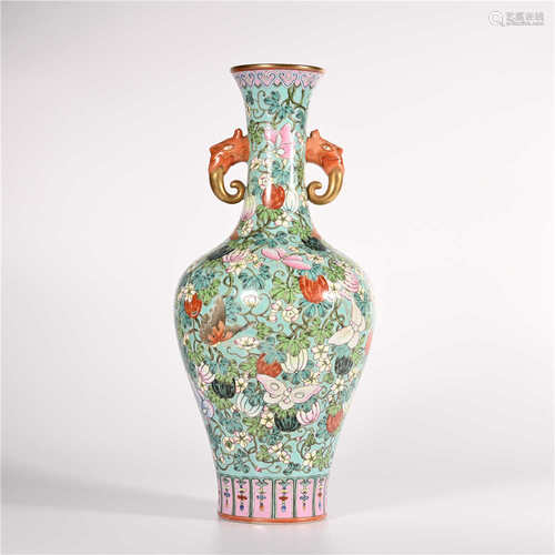 Qianlong of Qing Dynasty       Pastel bottle with two ears