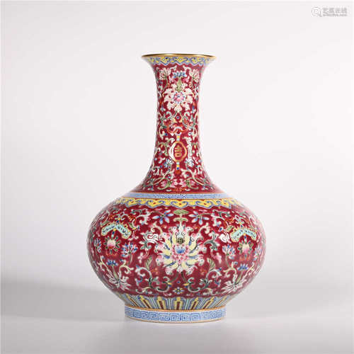 Qianlong of Qing Dynasty       Pastel bottle