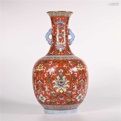 Qianlong of Qing Dynasty       Pastel bottle with two ears