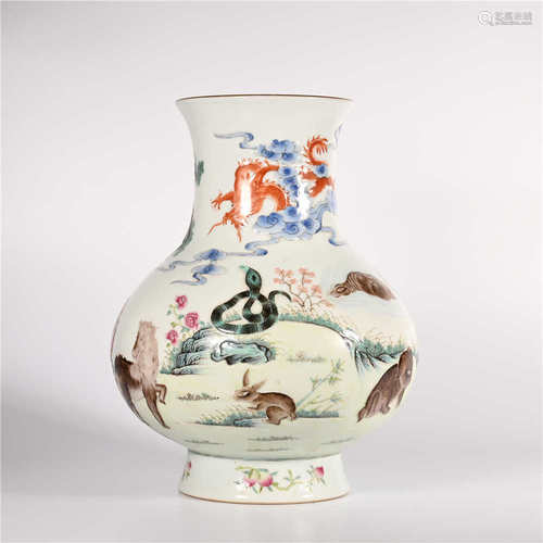 Qianlong of Qing Dynasty       Pastel bottle