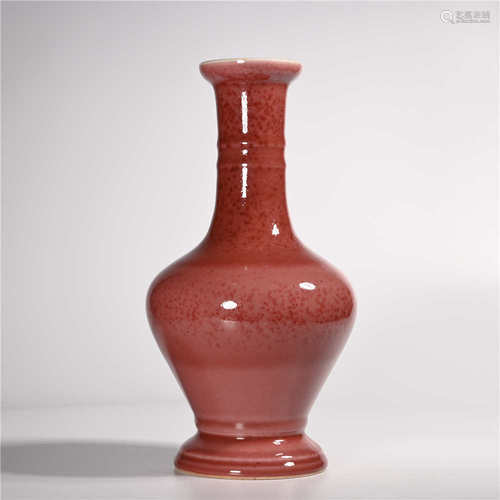 Yongzheng of Qing Dynasty            Red glaze bottle