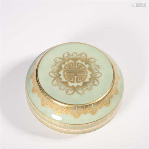 Qianlong of Qing Dynasty            Pastel cover box